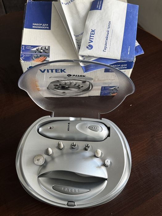 Набір для манікюру Vitek VT-2203 SR