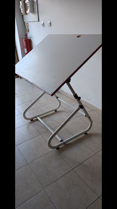Estirador estrutura metálica