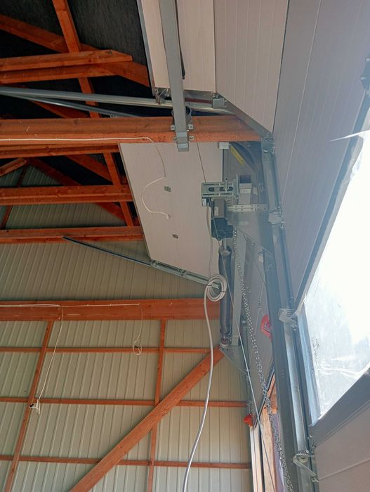 Brama przemysłowa pionowa VERTICAL pionowa skośna przewyższenie Bramy Przemysłowe na Wymiar – Szybka Realizacja