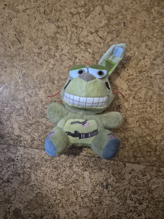 Zielony pluszak fnaf springtrap