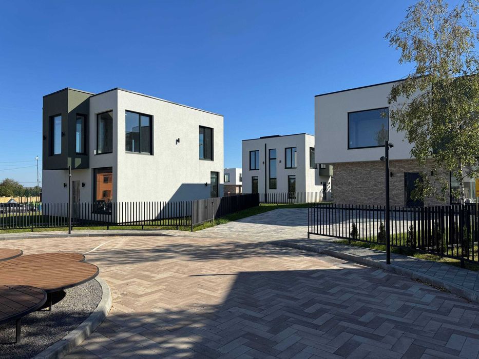 Продаж будинку на Дендропарку