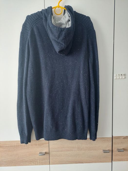 Sweter męski na zamek z kapturem