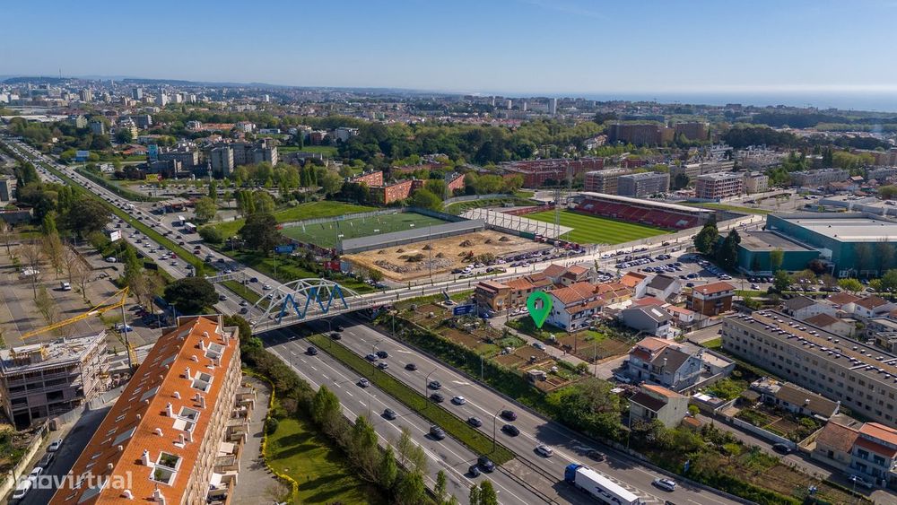 Terreno urbano para construção na Senhora da Hora, com 216m2
