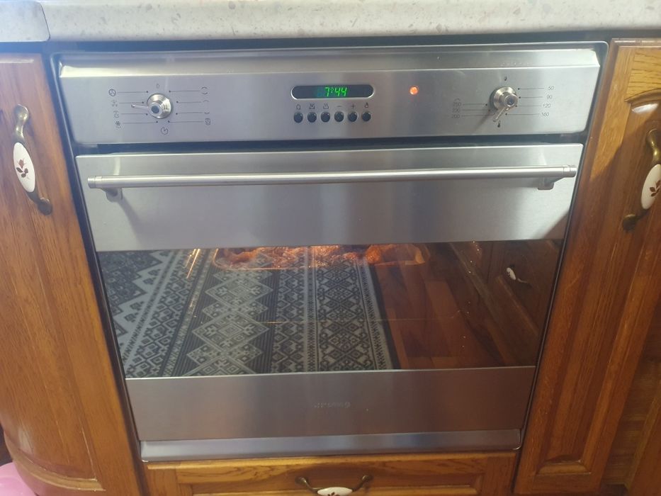 Духова шафа  Smeg