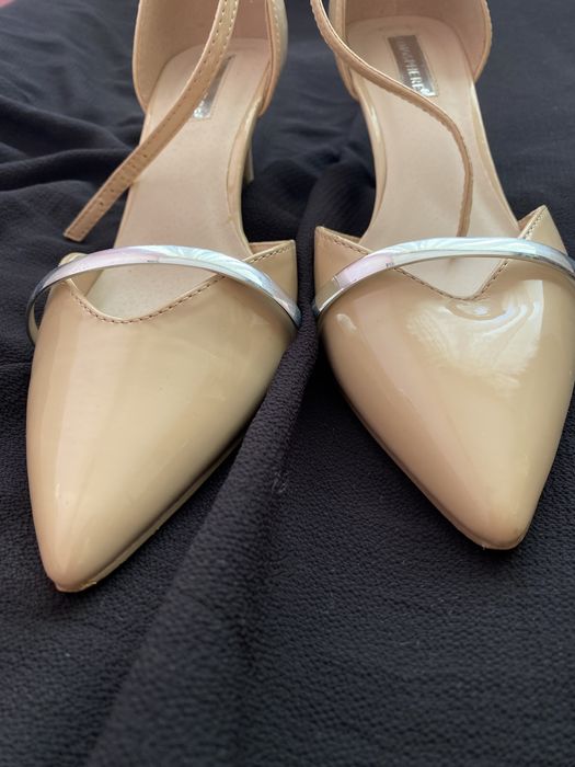 Туфлі лаковані на невеликому каблуку 6см.