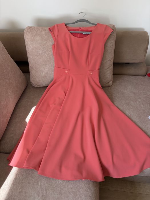 Sukienka Z PEŁNEGO KOŁA Pretty One 36 (S) – Koralowa / Łososiowa