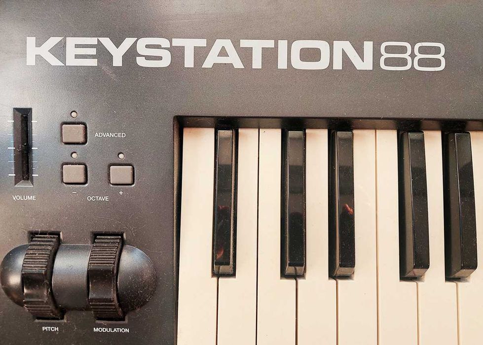 MIDI клавіатура M-Audio Keystation 88