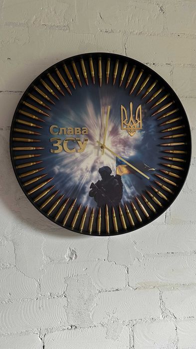 Дизайнерские часы "Слава ЗСУ" продам