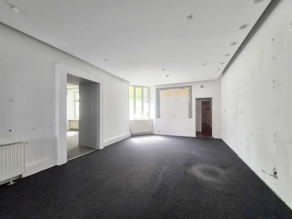 Lokal 130m2, handel/usługi/biura, ścisłe centrum, ruchliwa ulica, widoczny punkt