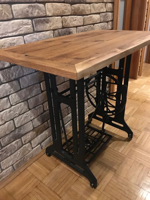 Stolik na nogach od maszyny do szycia Tikkakoski