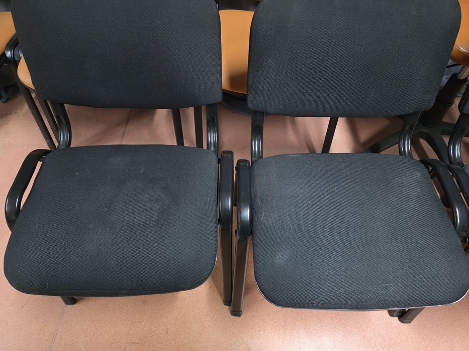 Cadeiras de escritorio cinza