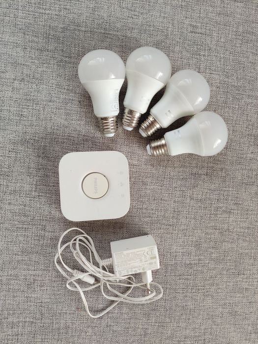 Mostek Philips HUE 2 generacji + 4 żarówki Philips HUE white ściemnial