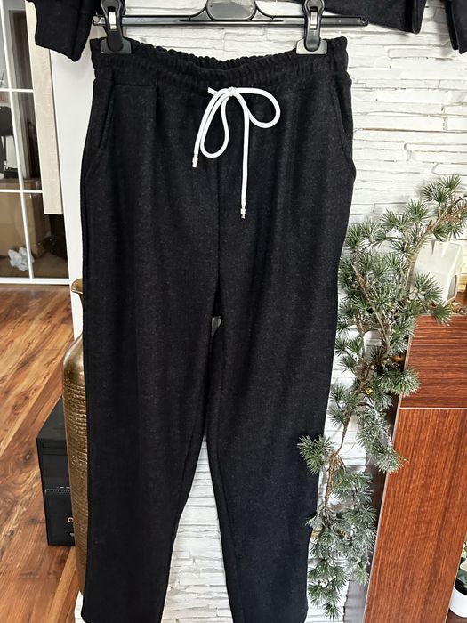 Komplet dresowy S M L  dres dresy z naszywką damskie szary czarny