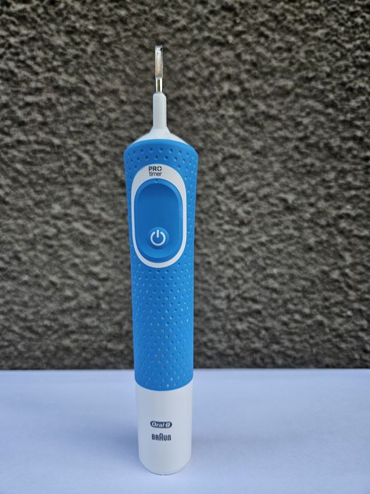 Електрична зубна щітка Oral-B D100 Cross Action Blue