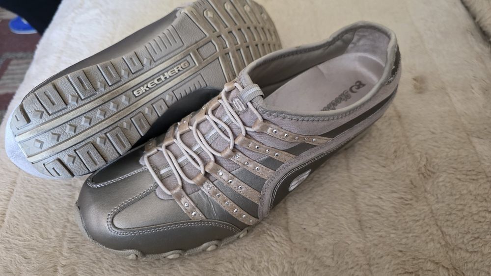 Skechers adidasy