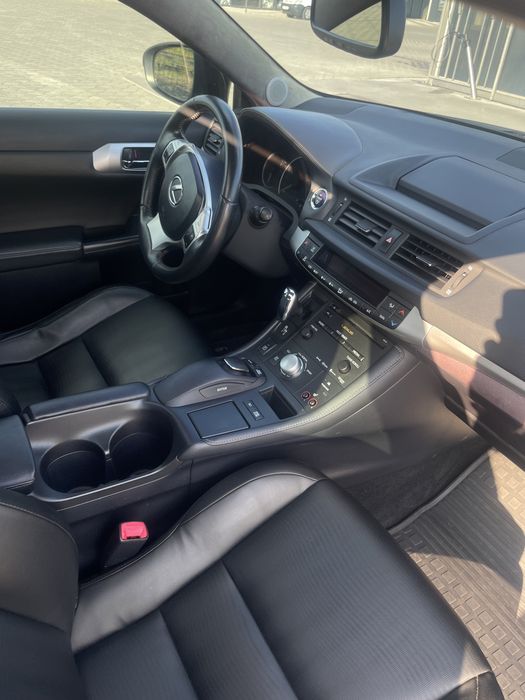 Lexus ct 200h 2013р