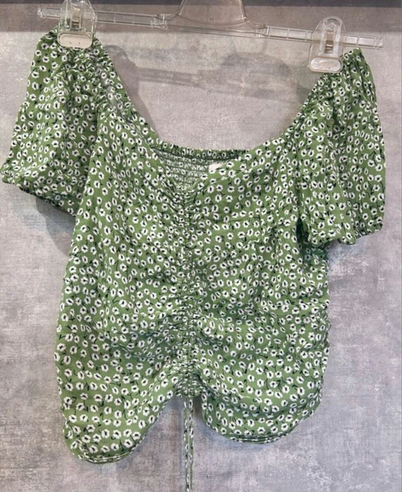 Crop-top ze ściągaczami