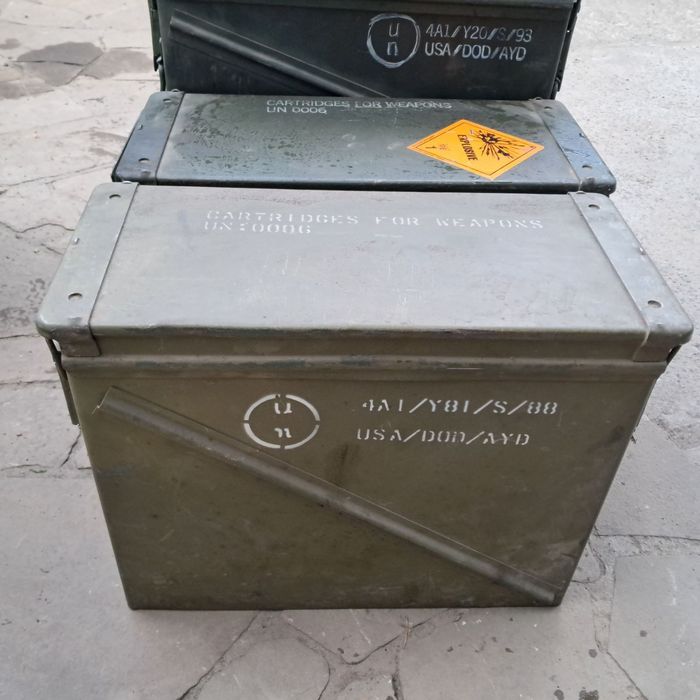 Ящик для,інструменту  , залізний не Китай)