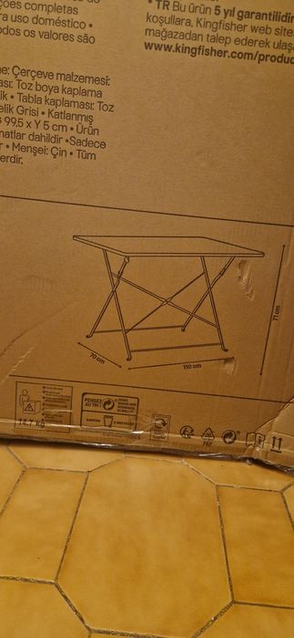 Mesa de metal, nova na caixa