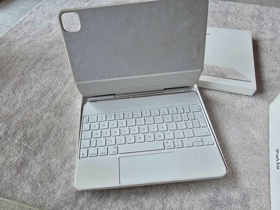 iPad Air 4 (64 GB) Wi-Fi + Cellular + Apple Pencil + Magic Keyboard