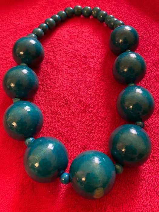 Bardzo duże drewniane turkusowe korale na gumce