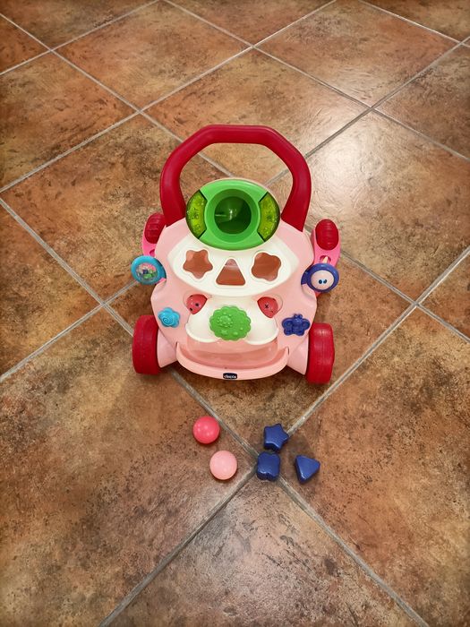 Brinquedos (3): Mesa de atividades, andarilho e voador