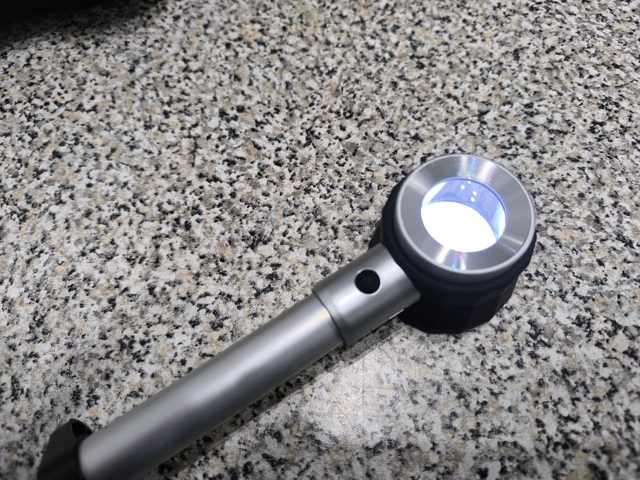 Lupa profissional com luz led