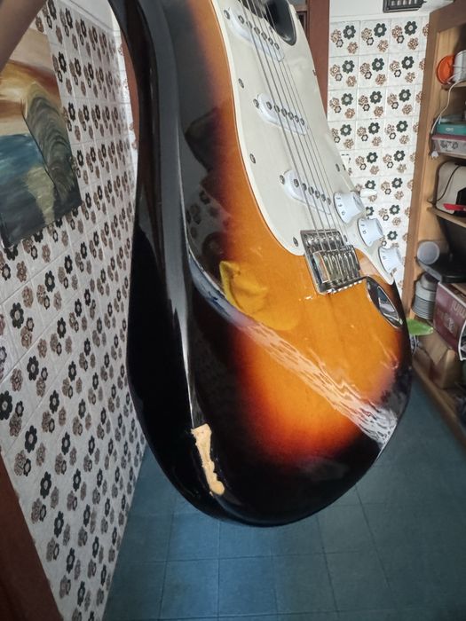 Guitarra Eletrica Fender Squier Bullet com soft case