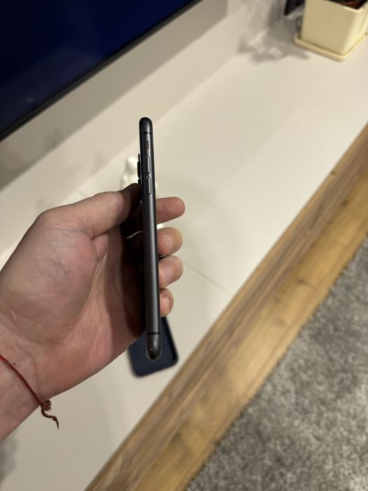 Айфон 11 батарея 73% все орігінальне стан 10 все працує