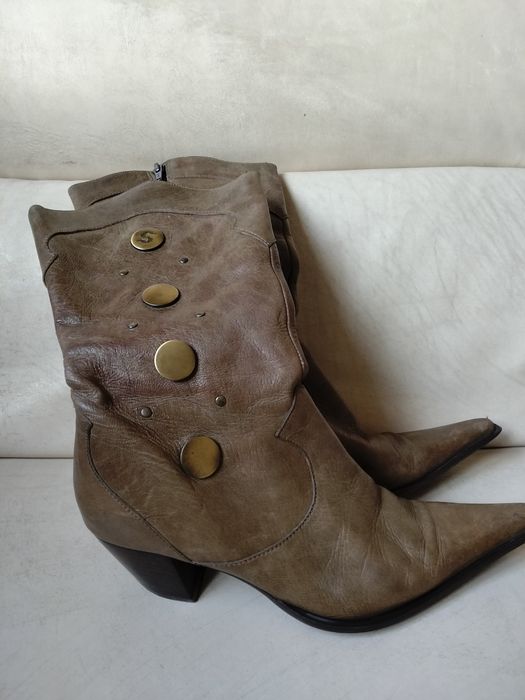 Botas em couro cano alto