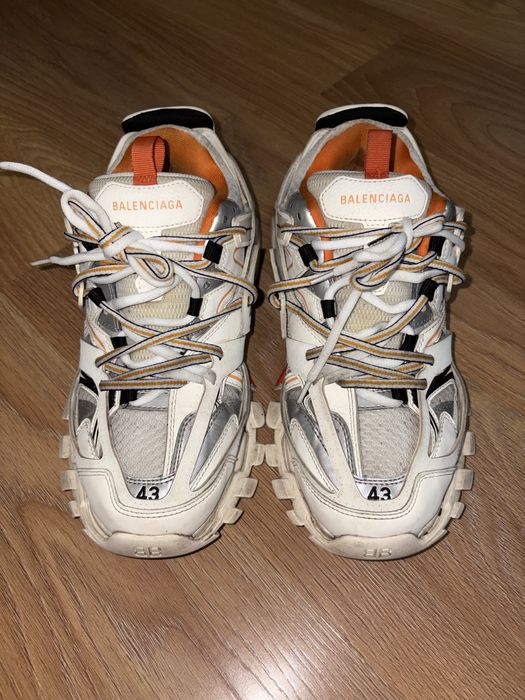 Balenciaga track 1