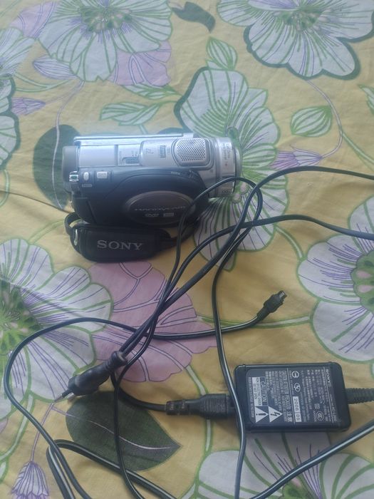 Відеокамера Sony dcr-dvd505
