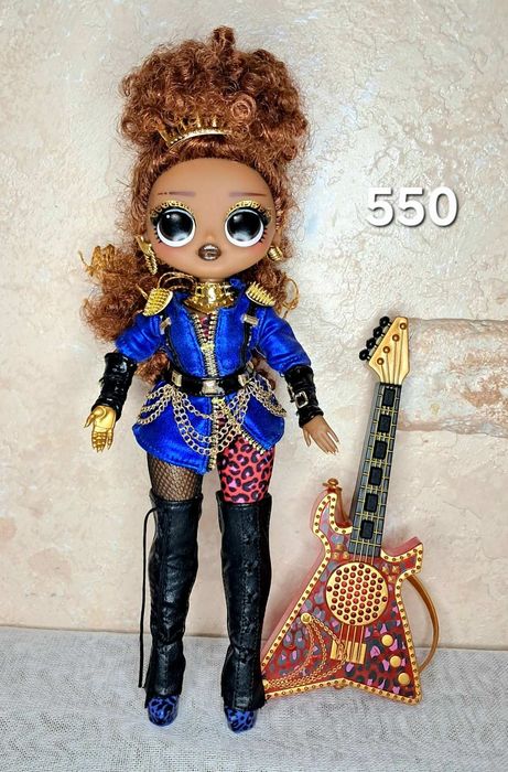 LOL OMG з музикальним інструментом