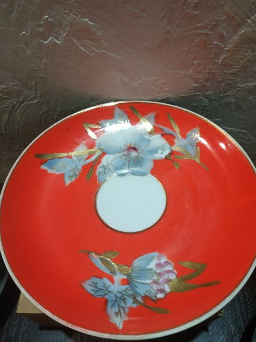 Чашки в ассортименте.