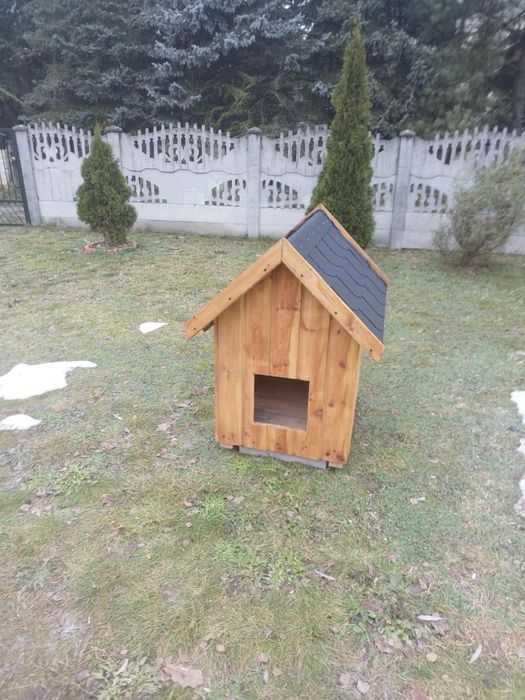 Drewniana buda dla psa