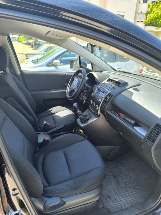 Mazda 5,  monovolume, 7 lugares, diesel.