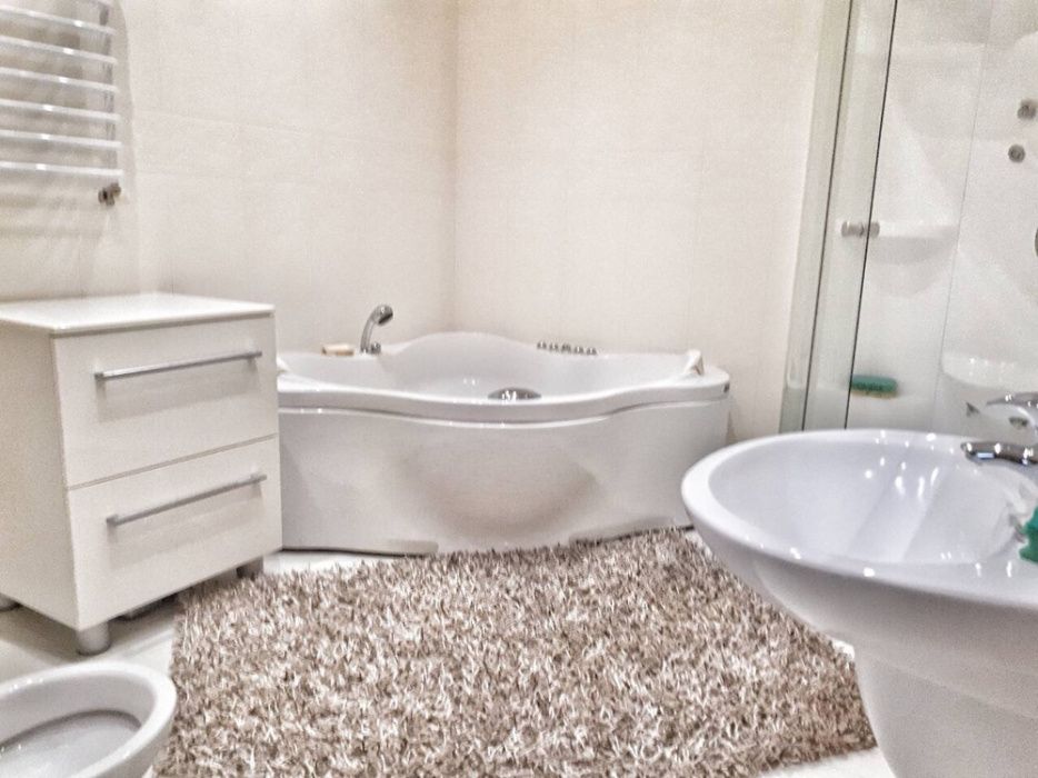 Джакуззи, центр, Мост Сити Люкс класс