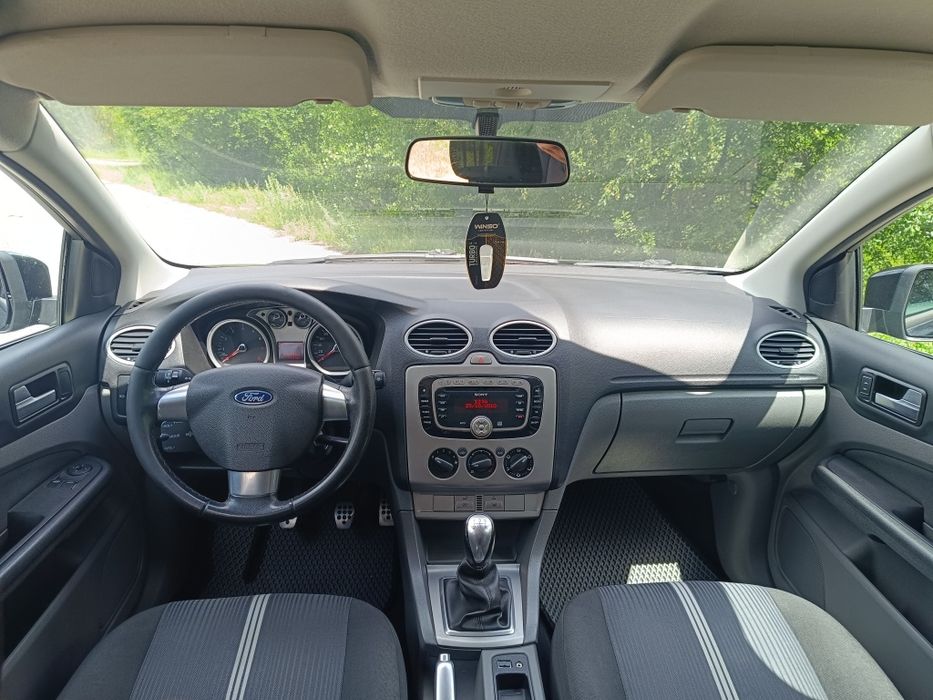 Ford Focus 2.  1.6 бензин
