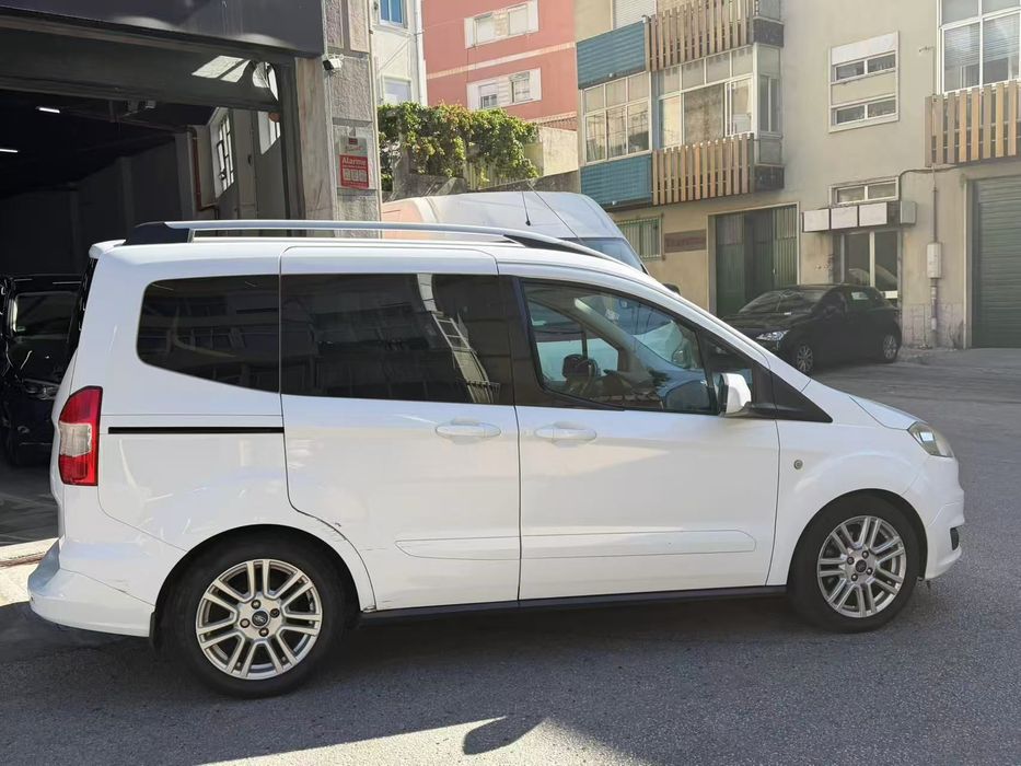 Ford Tourneo Courier 1.5 TDCi Titanium