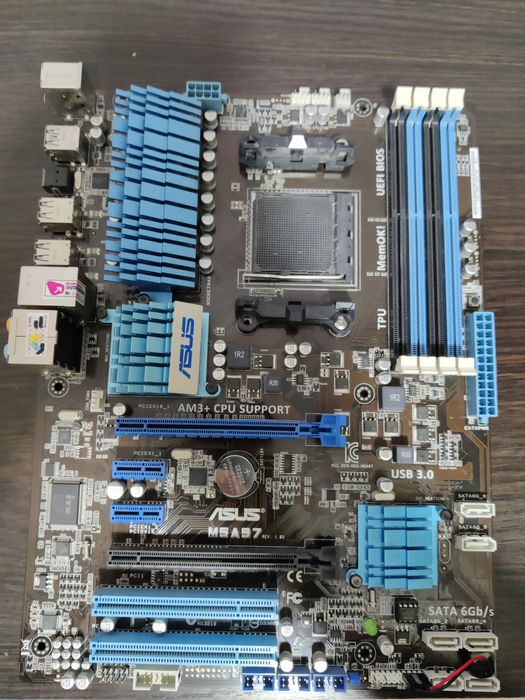 Материнська плата Asus M5A97 під відновлення