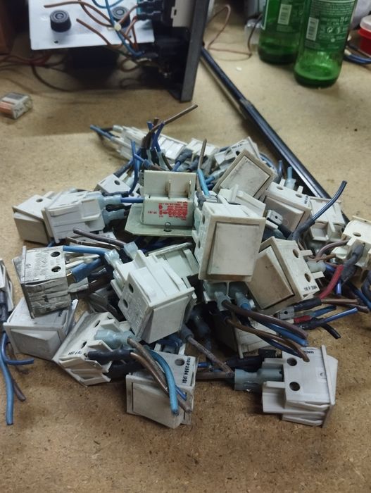 Lote de Botões brancos com 4 terminais