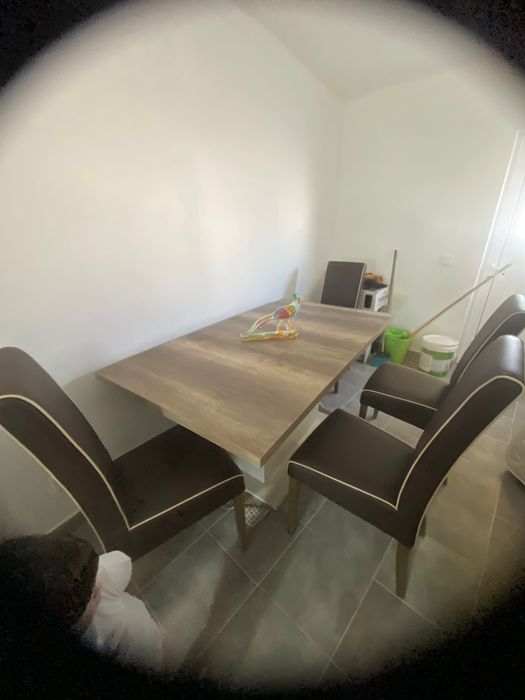 Mesa em madeira com 4 cadeiras