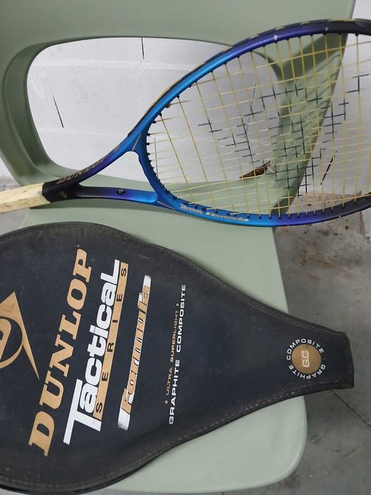 Raquetes de ténis Dunlop e Wilson