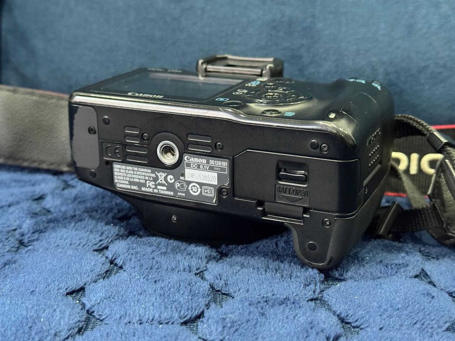 Aparat Lustrzanka Canon EOS 1000D + dodatki