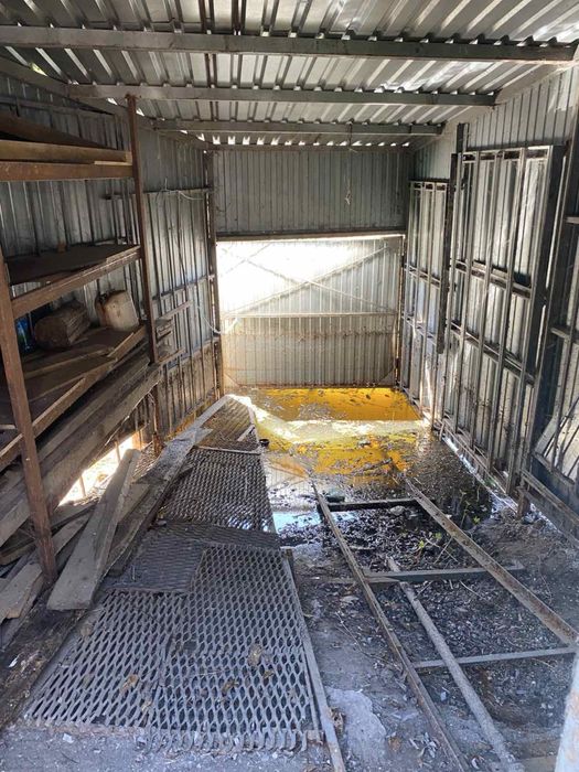 Продам будиночок з гаражем на 1 причалі