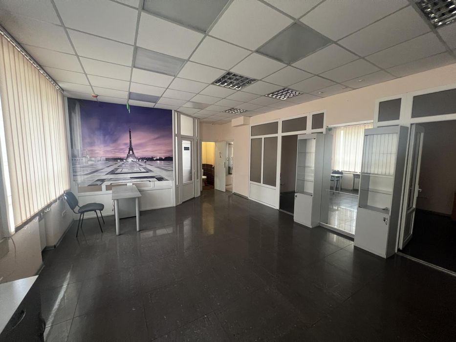 Продаж фасадного офісу 130 м² — вул. В. Лобановського (р-н Металургів)