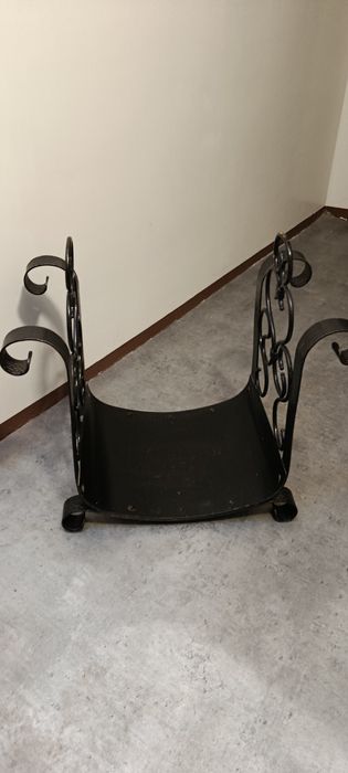 Stojak na drewno kominkowe