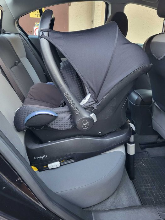 Baza isofix z fotelikiem + lusterko