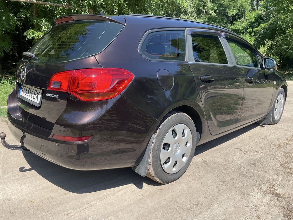 ТЕРМІНОВИЙ ПРОДАЖ Opel Astra j 2012 рік 1.3