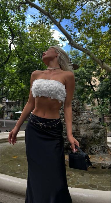 Топ з трояндами з сітки